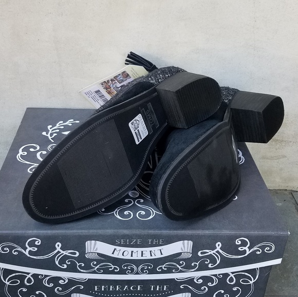 Sassy Chic Toms Booties - Picture 7 of 8